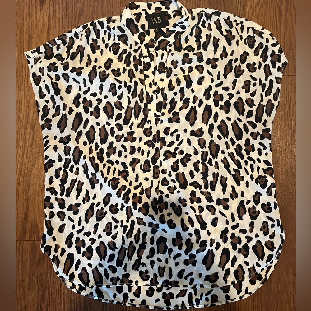 W5 Women’s Shirt
Size: L